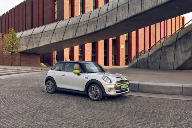 mini cooper se.jpg