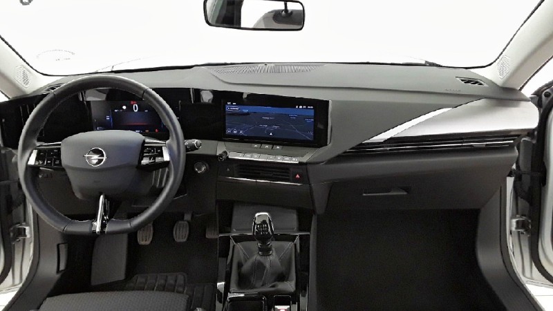 Opel Astra intérieur