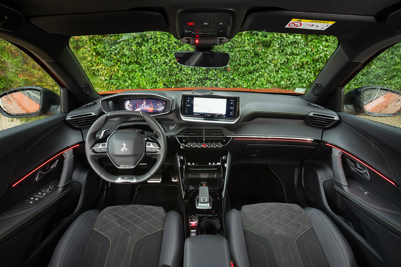 PEUGEOT_2008_TESTDRIVE_Asssit.jpg