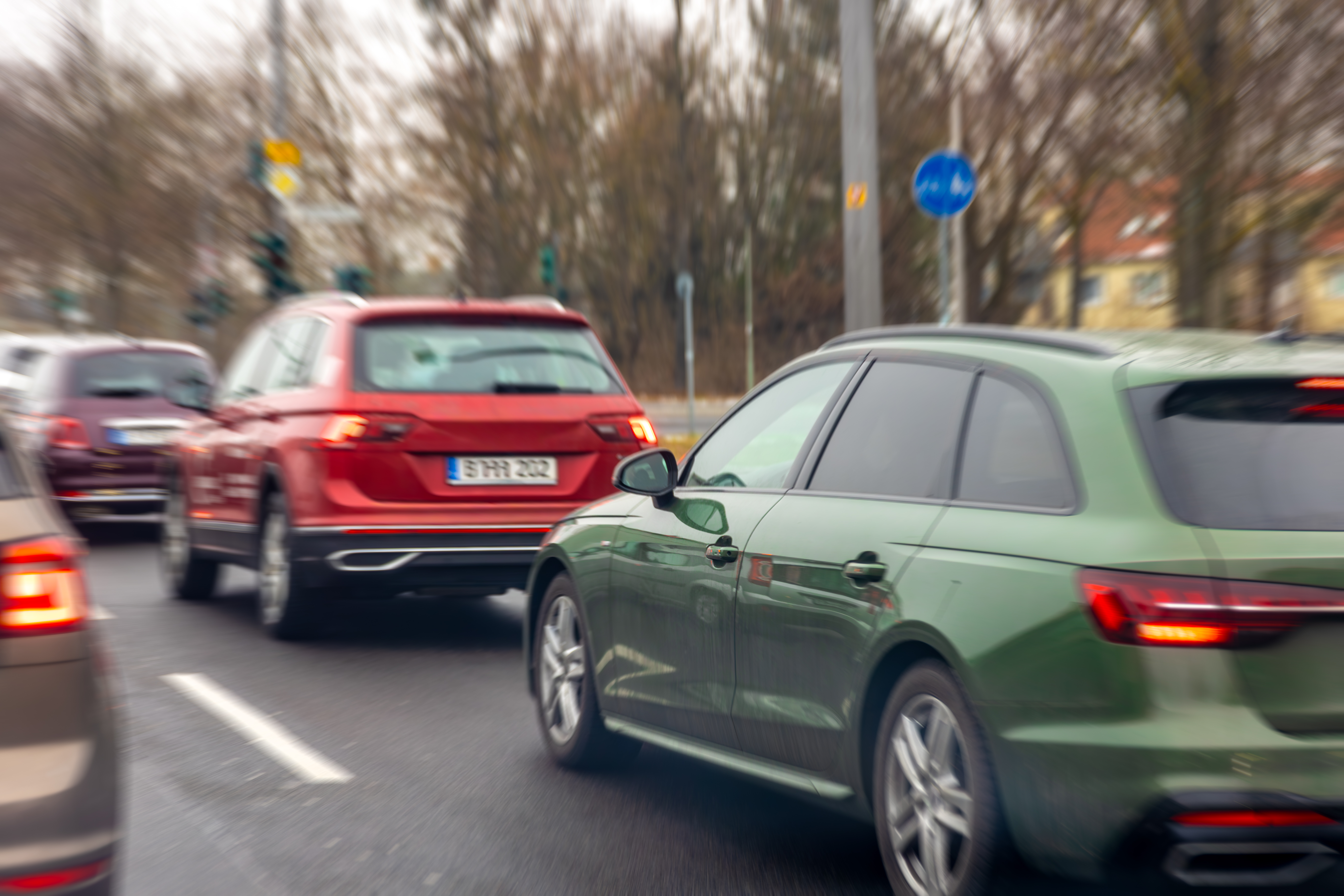 urban-traffic-motion-winter-road-car-flow.jpg