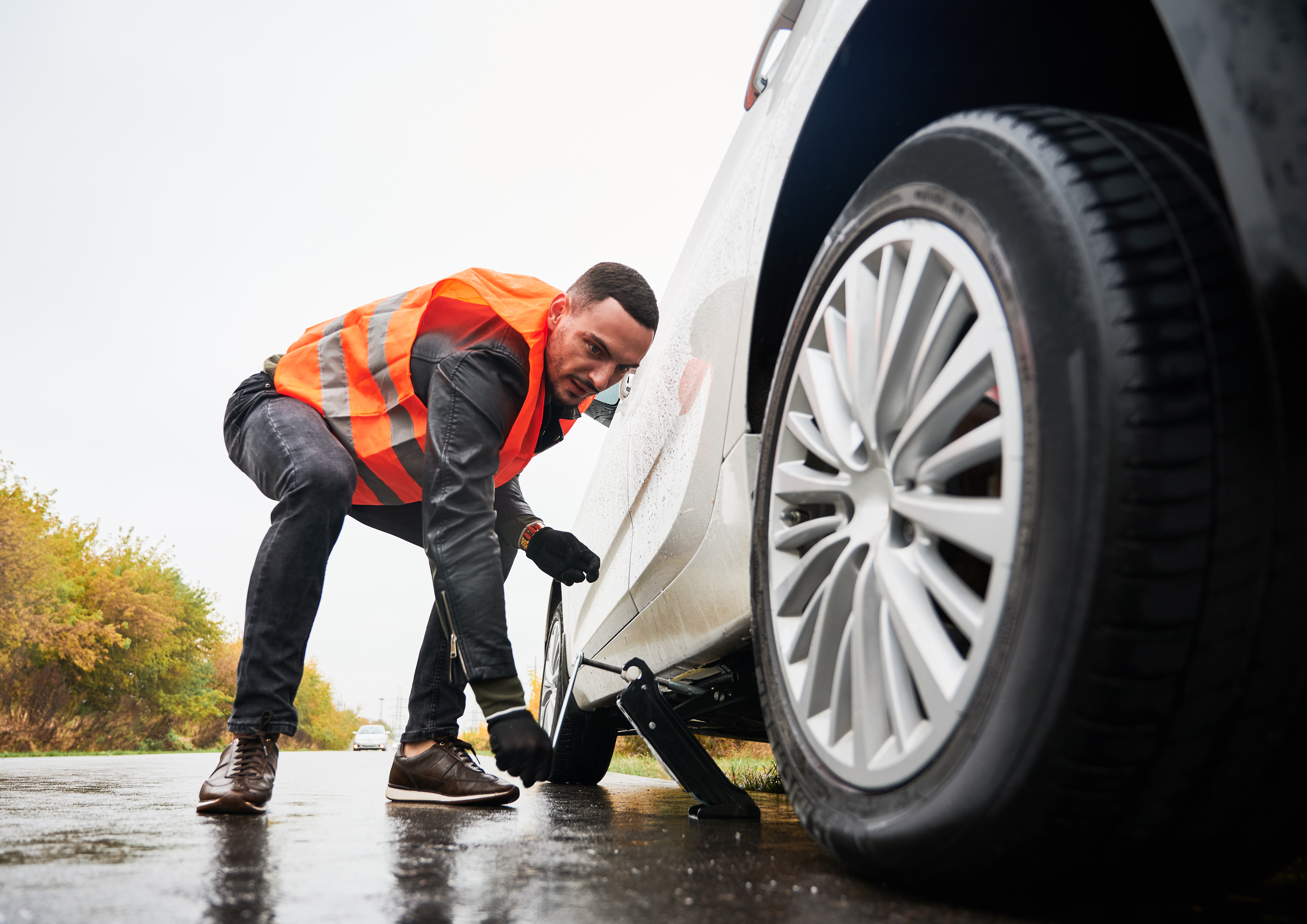 Comment remplacer une roue de voiture ?