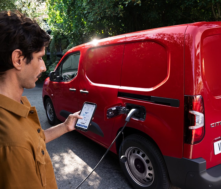 Vacances en voiture électrique : le guide complet pour partir sereinement