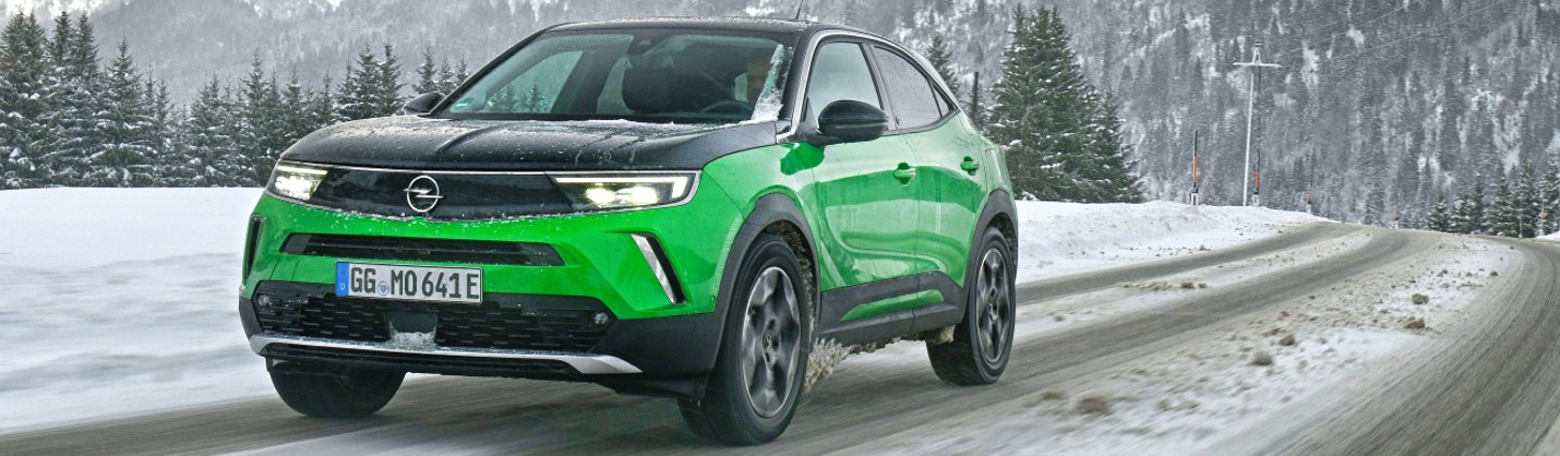 Conduire une voiture électrique sur la neige