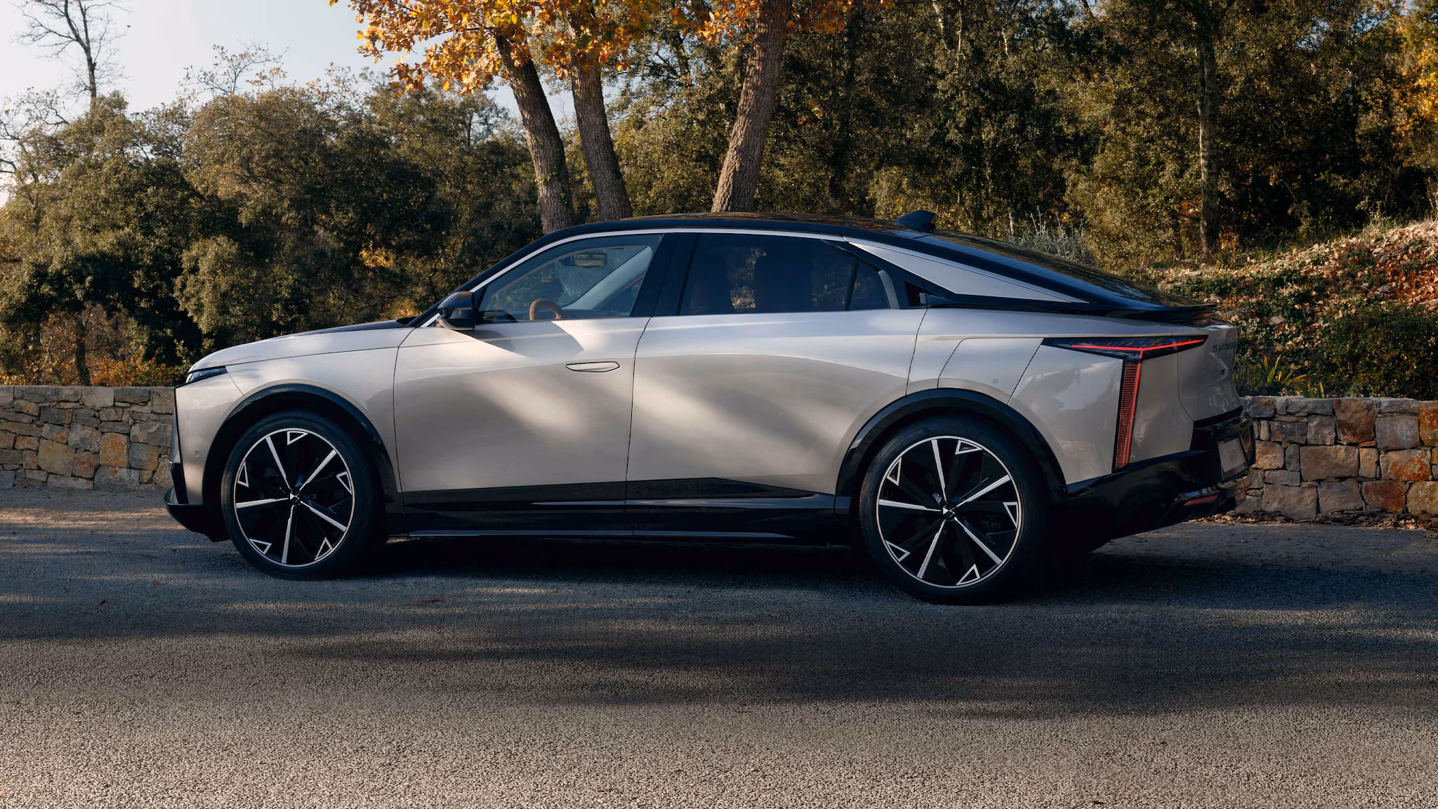 DS N°8 : le nouveau SUV électrique premium