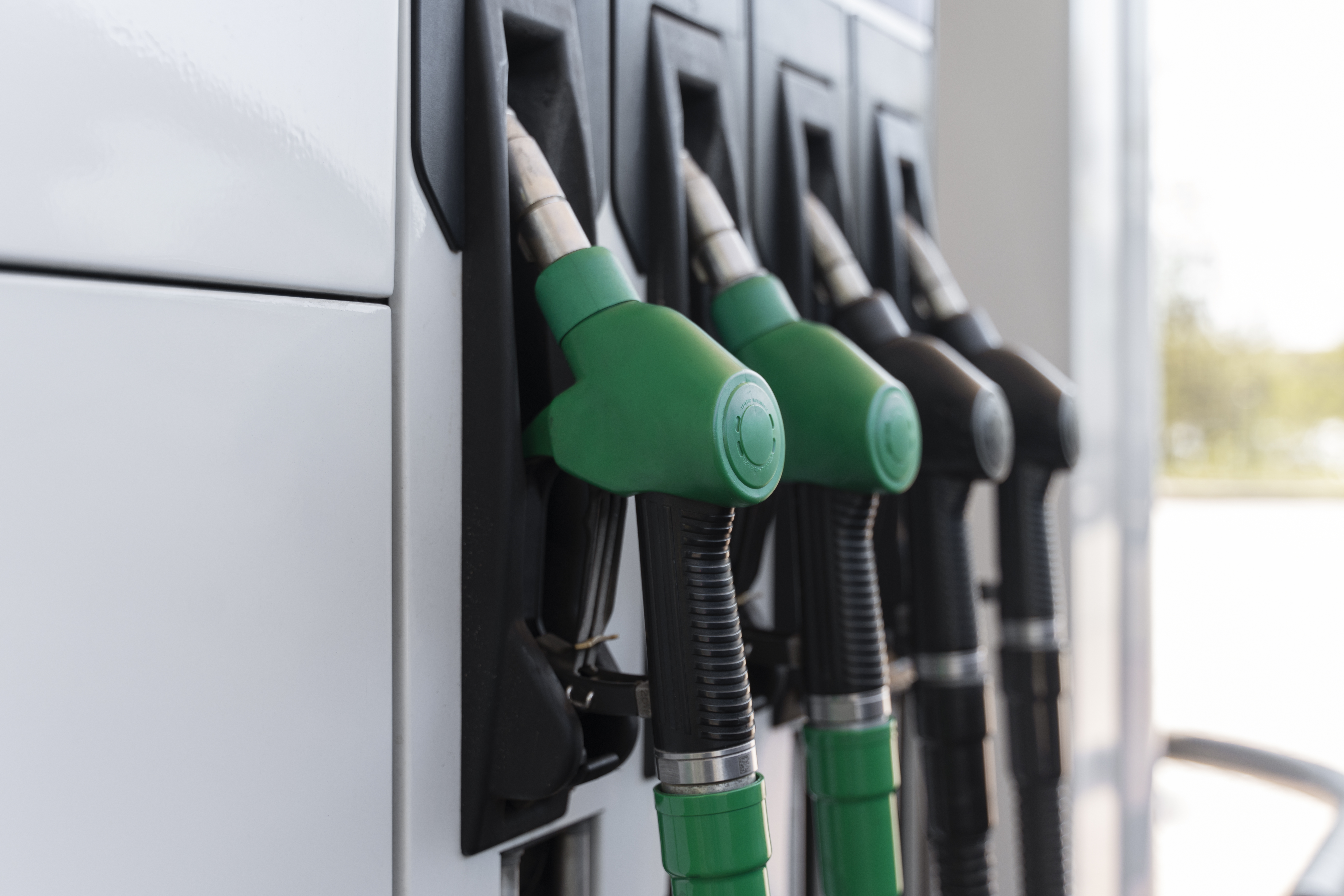 Prix carburant record : passer à l'hybride d'occasion ?