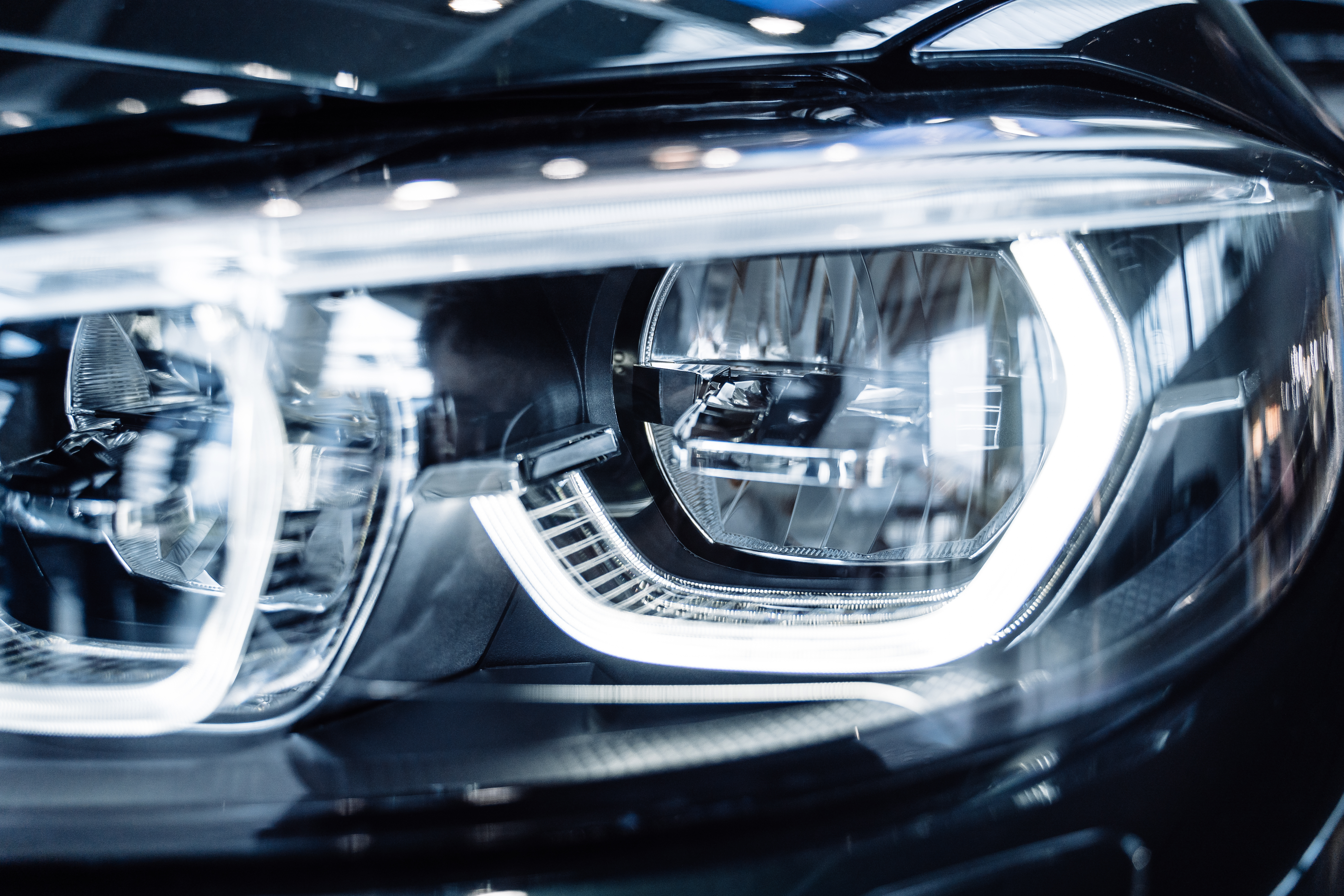 Changer l'ampoule de phare d'une voiture: guide pratique
