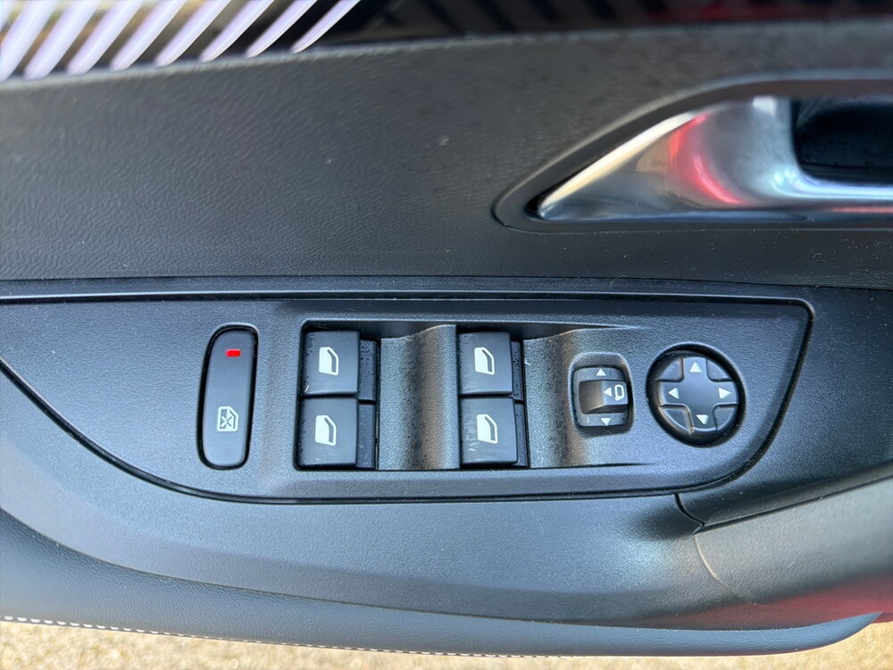 Occasion PEUGEOT 2008 2008 Hybrid 136 e-DCS6 - Allure