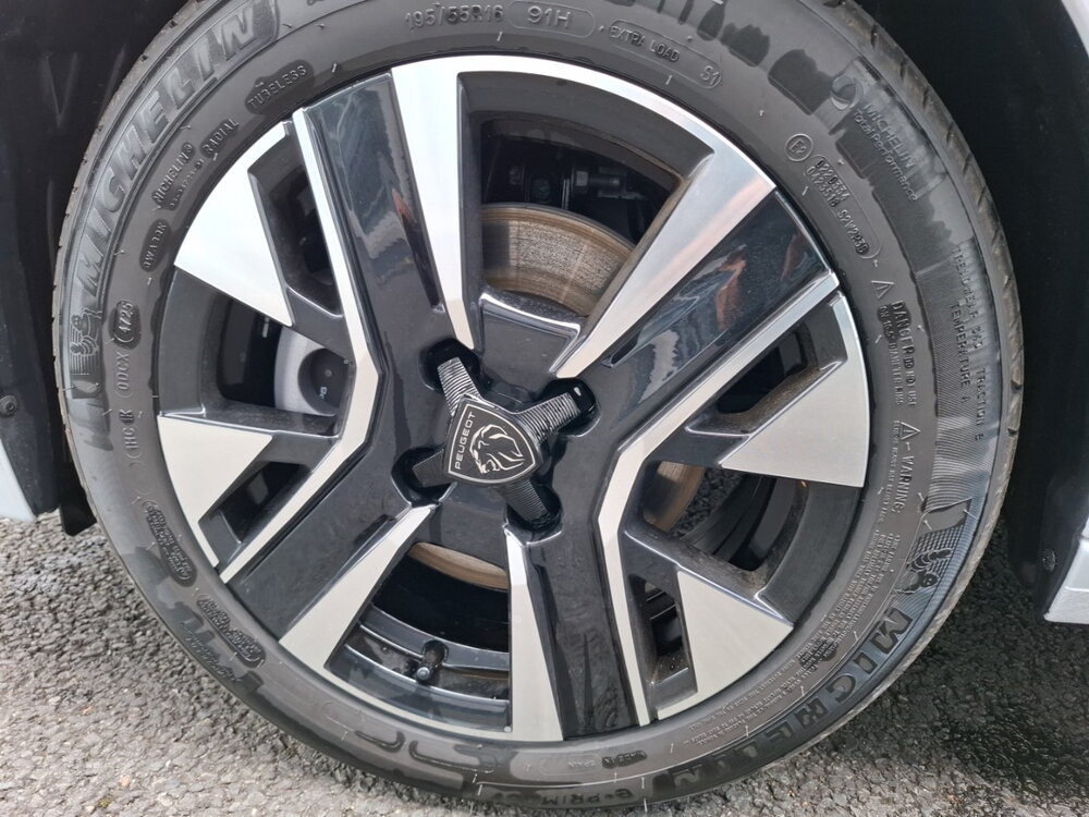 Occasion PEUGEOT 208 208 Hybrid 110 ch e-DCS6 - série spéciale EDITION