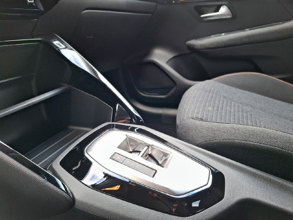 Occasion PEUGEOT 208 208 Hybrid 110 ch e-DCS6 - série spéciale EDITION