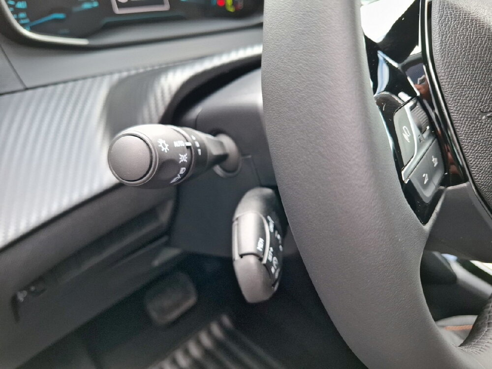 Occasion PEUGEOT 208 208 Hybrid 110 ch e-DCS6 - série spéciale EDITION