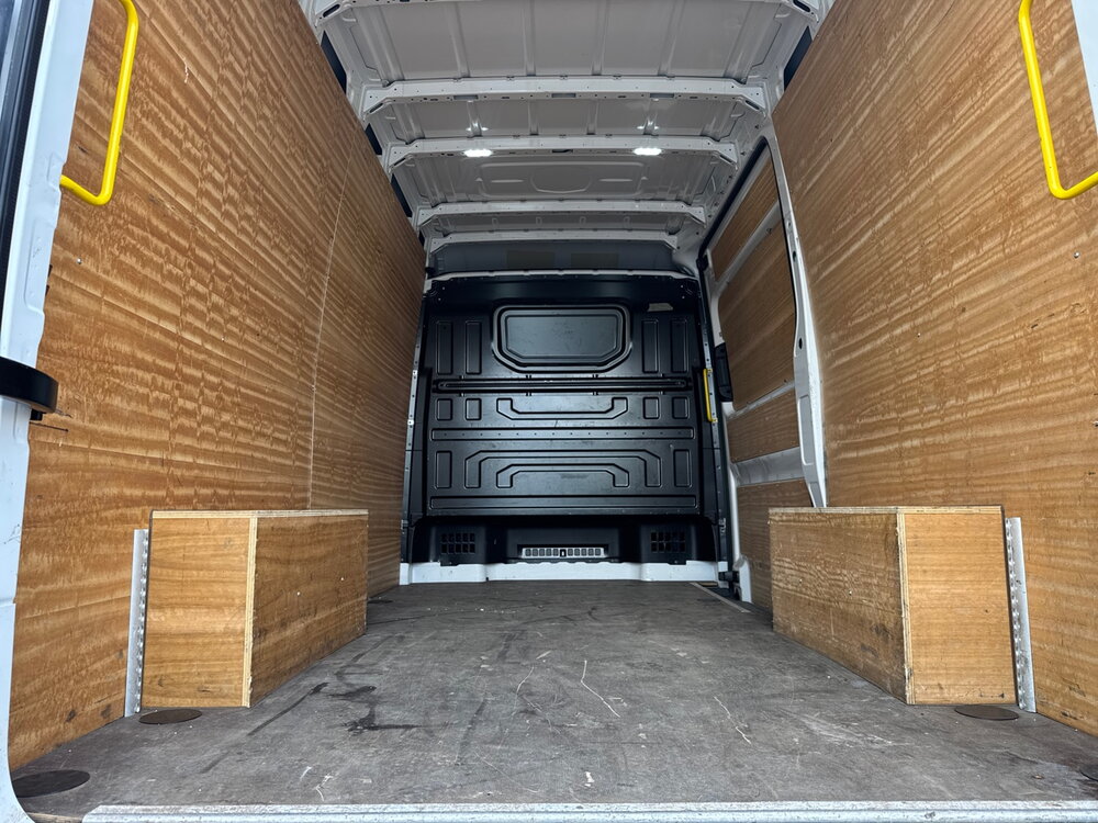 Occasion VOLKSWAGEN Crafter Van CRAFTER VAN 30 L3H3 2.0 TDI 140 CH - BUSINESS