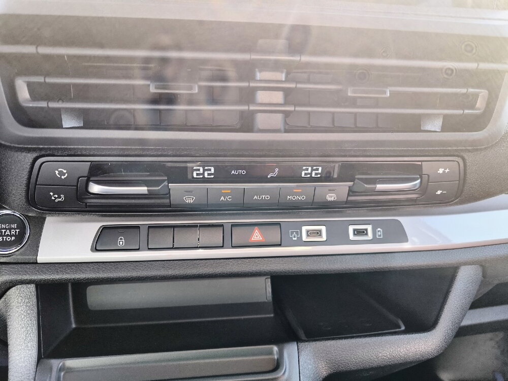 Occasion PEUGEOT Expert EXPERT CA FIXE M DIESEL 180 CH AUTOMATIQUE - TECH EDITION