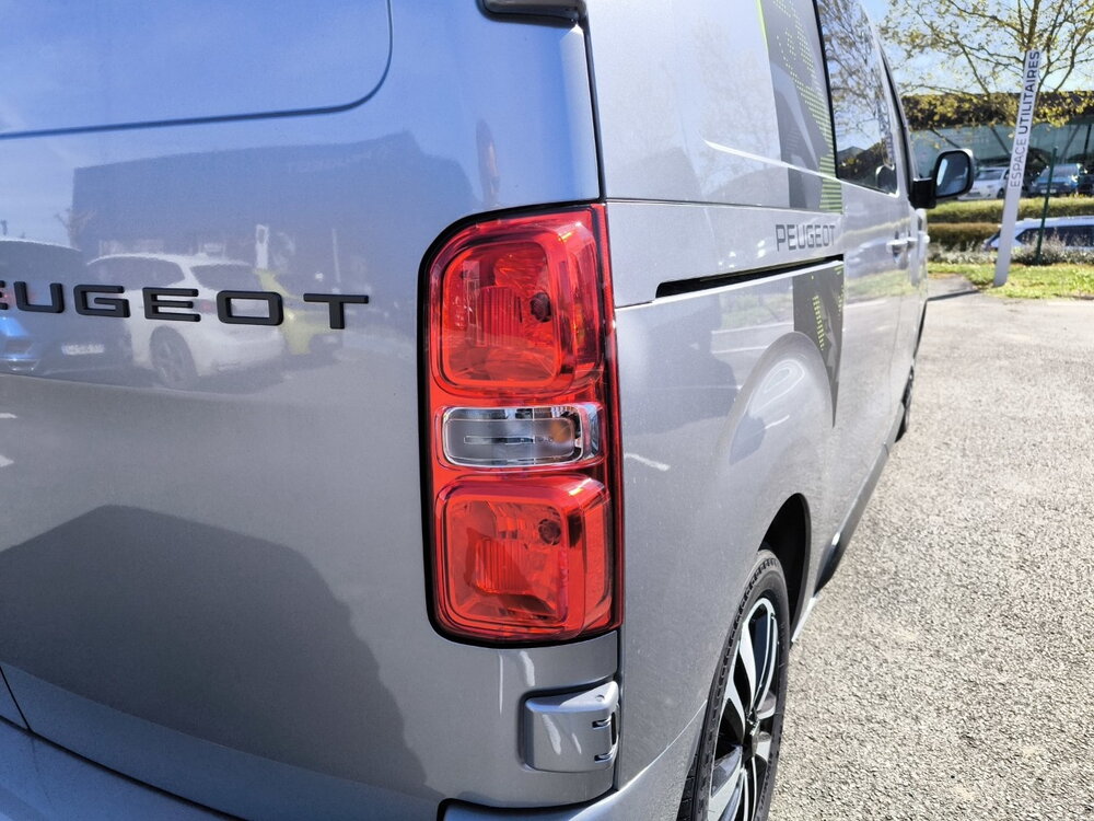 Occasion PEUGEOT Expert EXPERT CA FIXE M DIESEL 180 CH AUTOMATIQUE - TECH EDITION