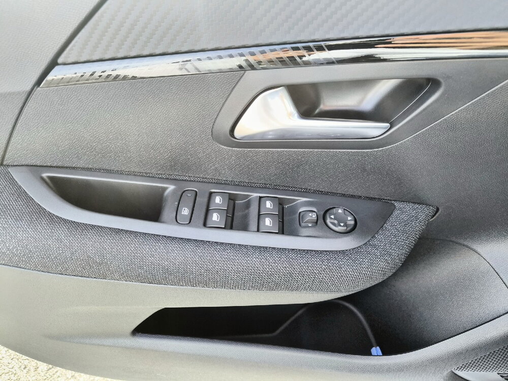 Occasion PEUGEOT 208 208 Hybrid 110 ch e-DCS6 - série spéciale EDITION