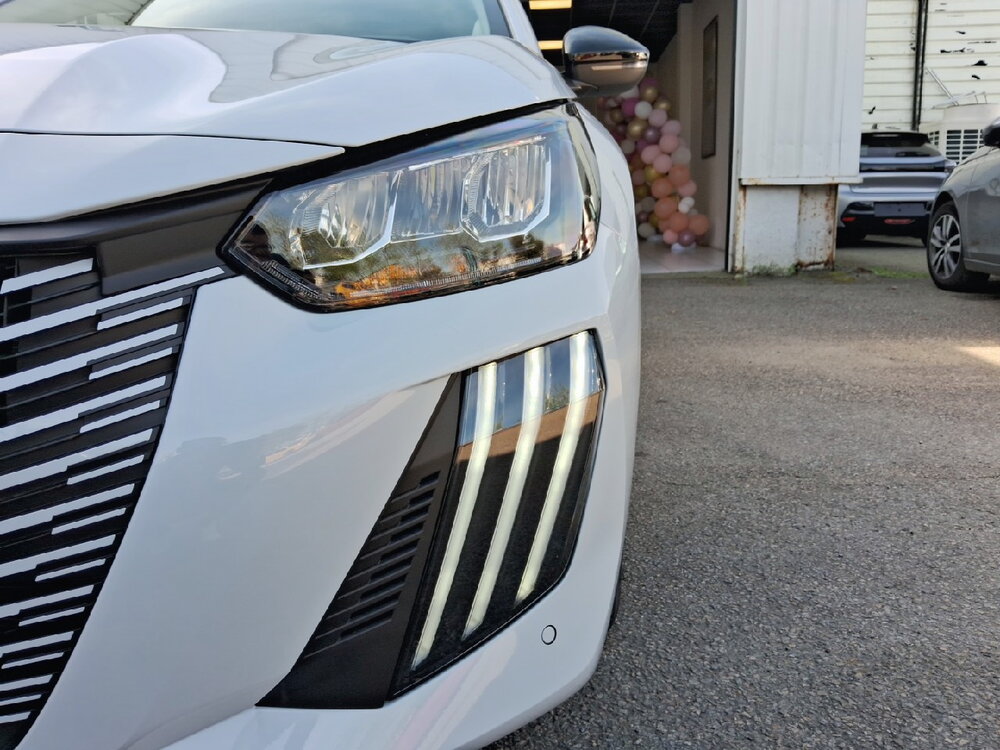 Occasion PEUGEOT 208 208 Hybrid 110 ch e-DCS6 - série spéciale EDITION