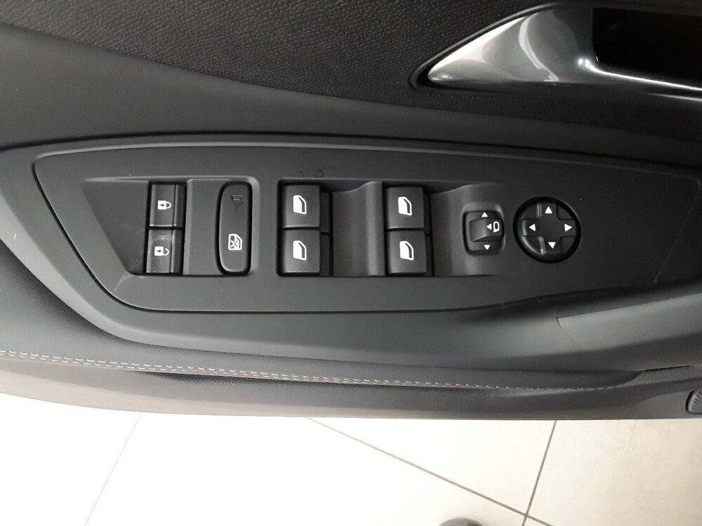 Occasion PEUGEOT 308 308 SW Hybrid 145 e-DCS6 - Allure