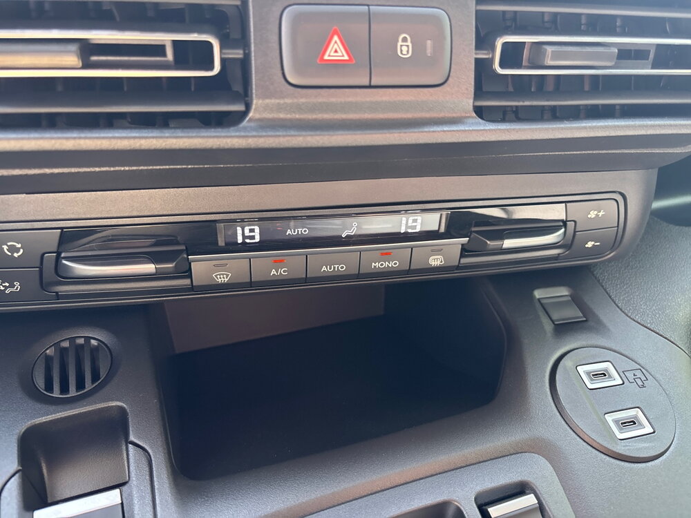 Occasion PEUGEOT Partner E-PARTNER FGN 136 CH M CHARG UT MAJ 54 KWH AUT
