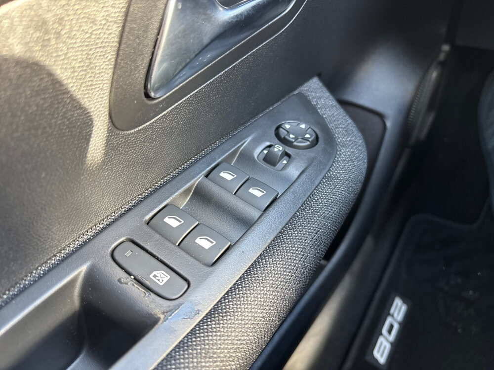 Occasion PEUGEOT 208 208 Hybrid 110 ch e-DCS6 - EDITION