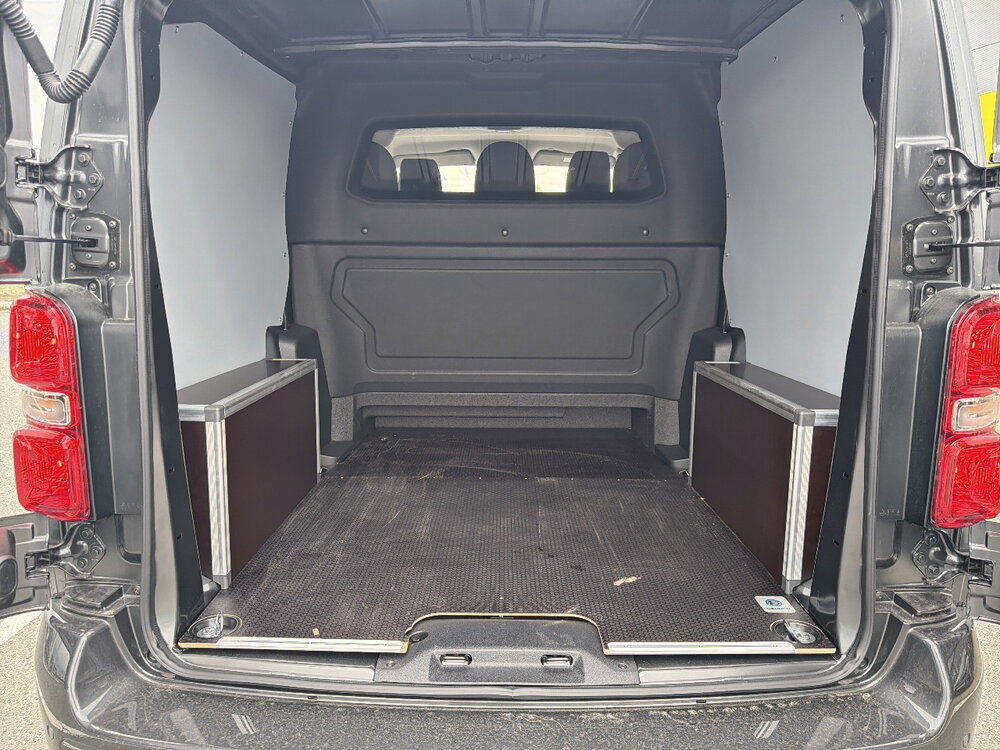 Occasion OPEL Vivaro VIVARO CA FIXE SPORTIVE DIESEL 180 CH M AUTOMATIQUE