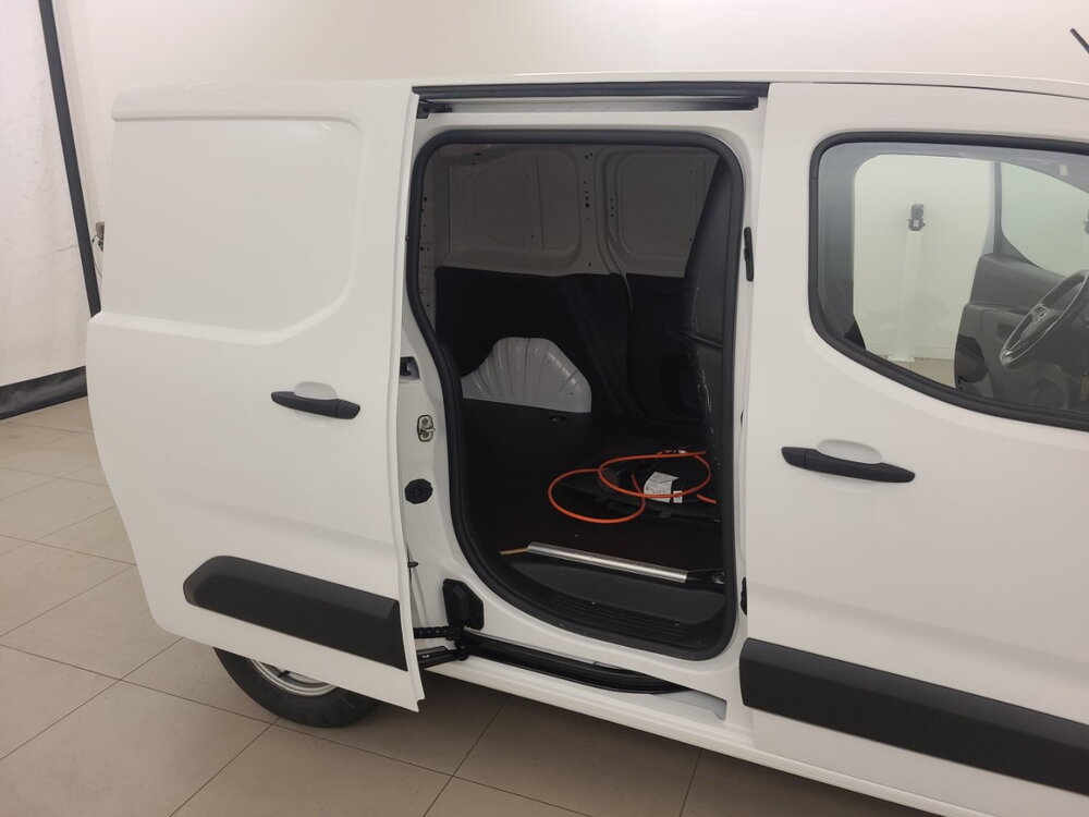 Occasion OPEL Combo COMBO-E CARGO L1 ELECTRIQUE 100 KW - PACK CLIM