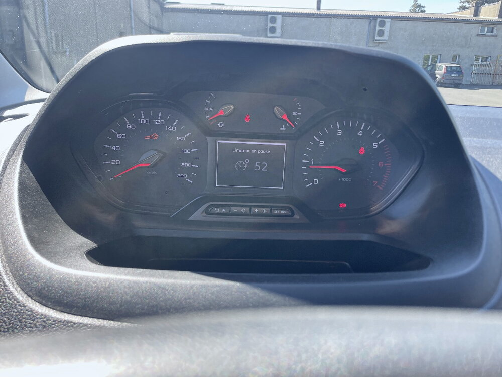 Occasion PEUGEOT Partner PARTNER FOURGON STANDARD 650 KG BLUEHDI 100 S&S BVM6 - ASPHALT