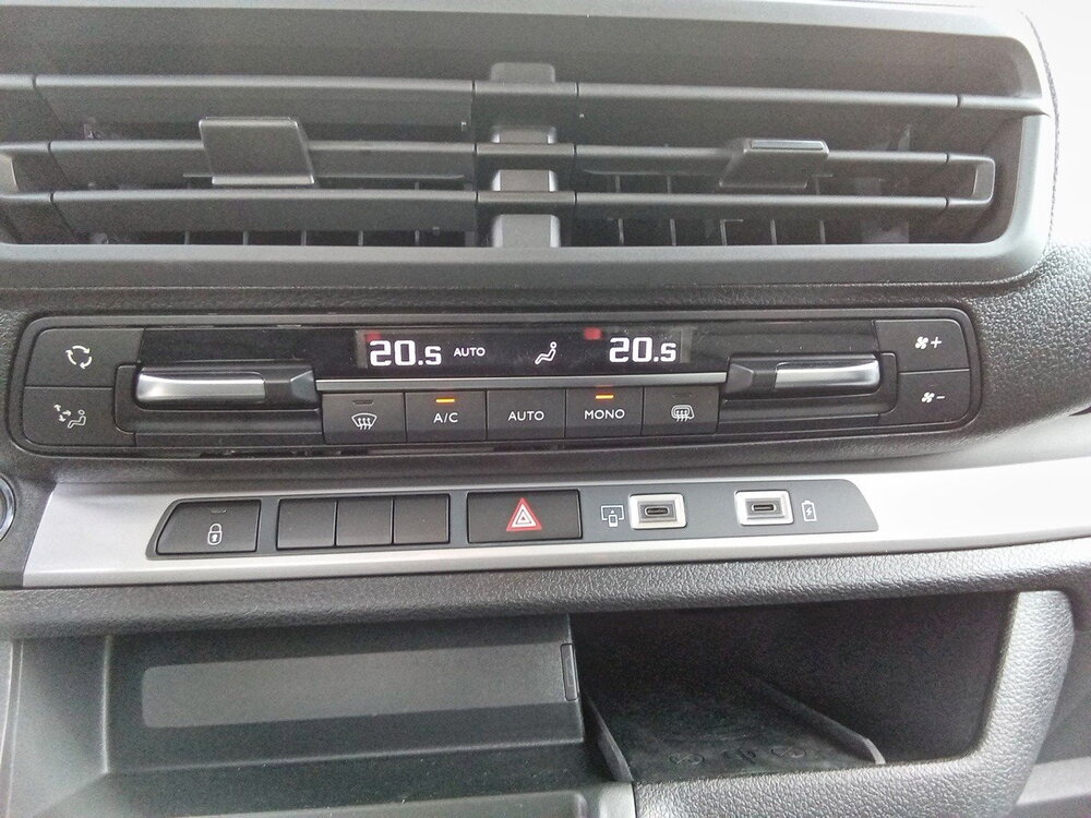 Occasion PEUGEOT Expert EXPERT CA FIXE M DIESEL 180 CH AUTOMATIQUE