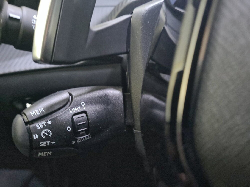 Occasion PEUGEOT 208 208 Hybrid 110 e-DCS6 - série spéciale ENVY