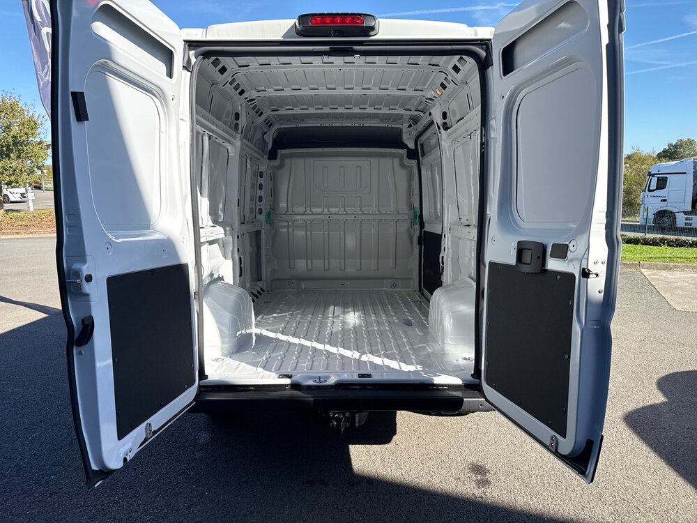 Occasion PEUGEOT Boxer BOXER FGN TOLE 3.3 T L2H2 140 S&S BVM6