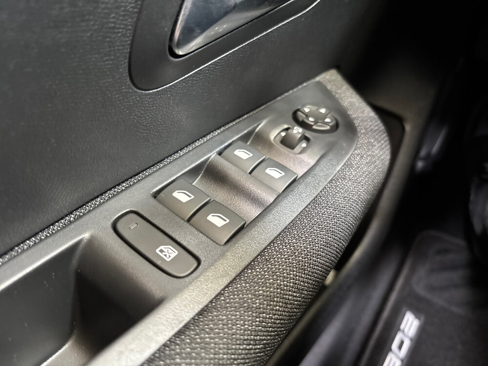Occasion PEUGEOT 208 208 Hybrid 110 ch e-DCS6 - EDITION