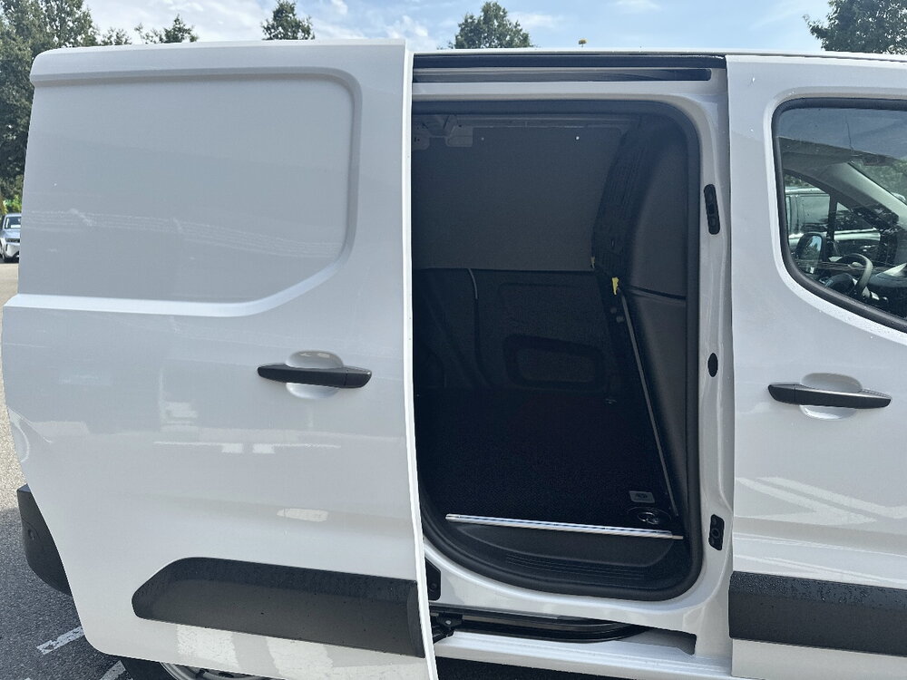 Occasion PEUGEOT Partner E-PARTNER FGN 136 CH M CHARG UT MAJ 54 KWH AUT