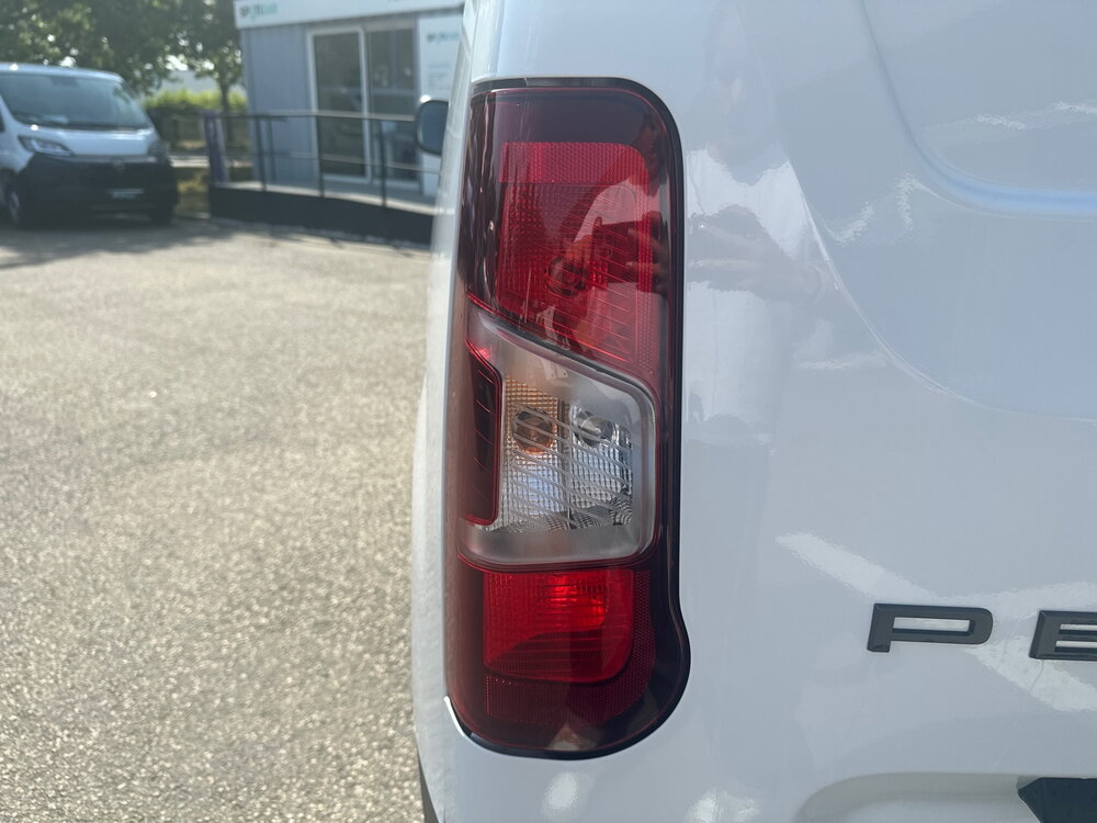 Occasion PEUGEOT Partner E-PARTNER FGN 136 CH M CHARG UT MAJ 54 KWH AUT