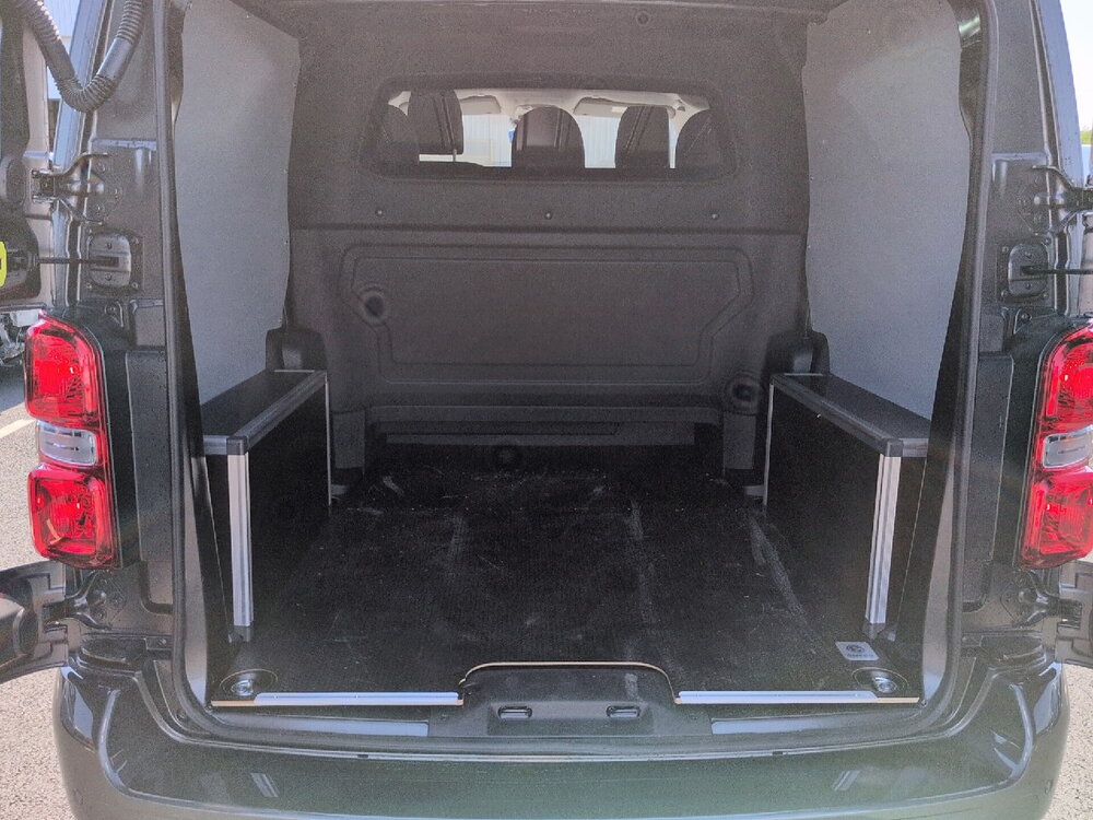 Occasion OPEL Vivaro VIVARO CA FIXE SPORTIVE DIESEL 180 CH M AUTOMATIQUE