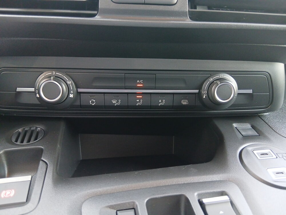 Occasion PEUGEOT Partner E-PARTNER FGN 136 CH M CHARG UT MAJ 54 KWH AUT