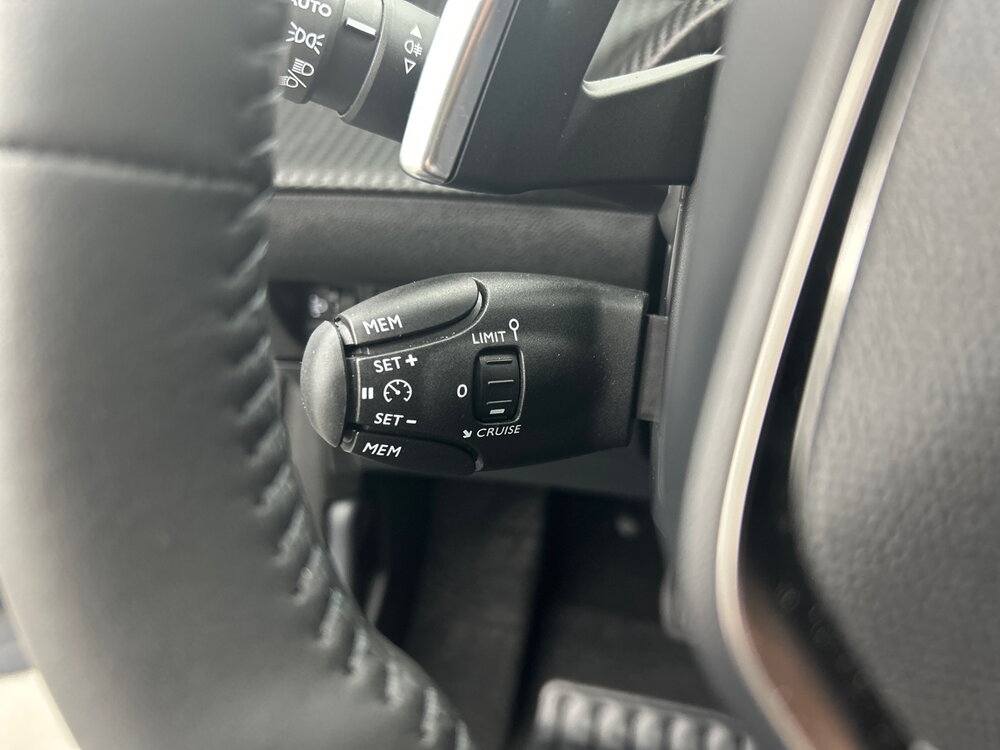 Occasion PEUGEOT 208 208 Hybrid 110 e-DCS6 - série spéciale Envy