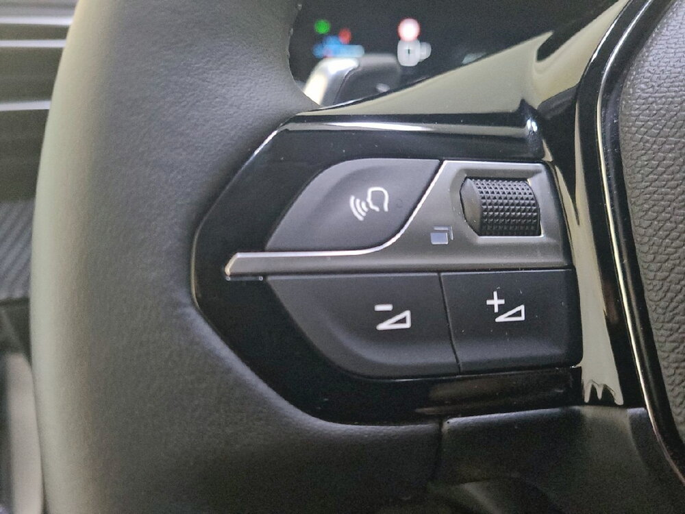 Occasion PEUGEOT 208 208 Hybrid 110 e-DCS6 - série spéciale Envy