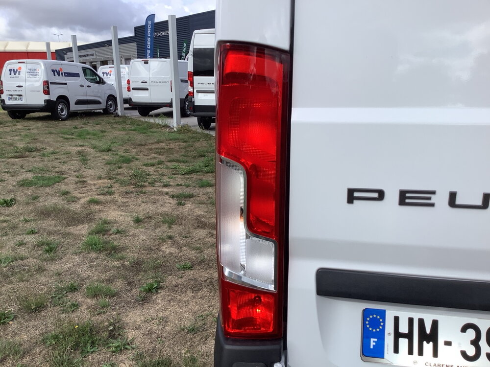Occasion PEUGEOT Boxer BOXER FGN DIESEL 140 CH L2H2 3.5 T AUT. - ACTIVE