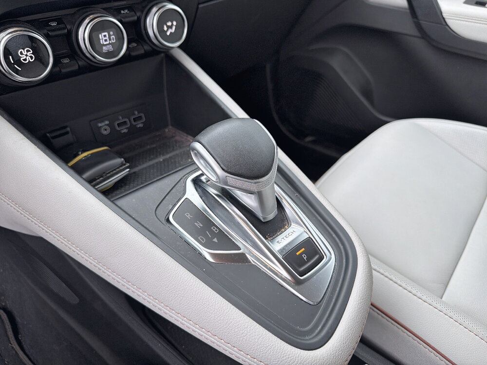 Occasion RENAULT Captur CAPTUR E-TECH Plug-In Hybride 160 initiale Paris - Intens