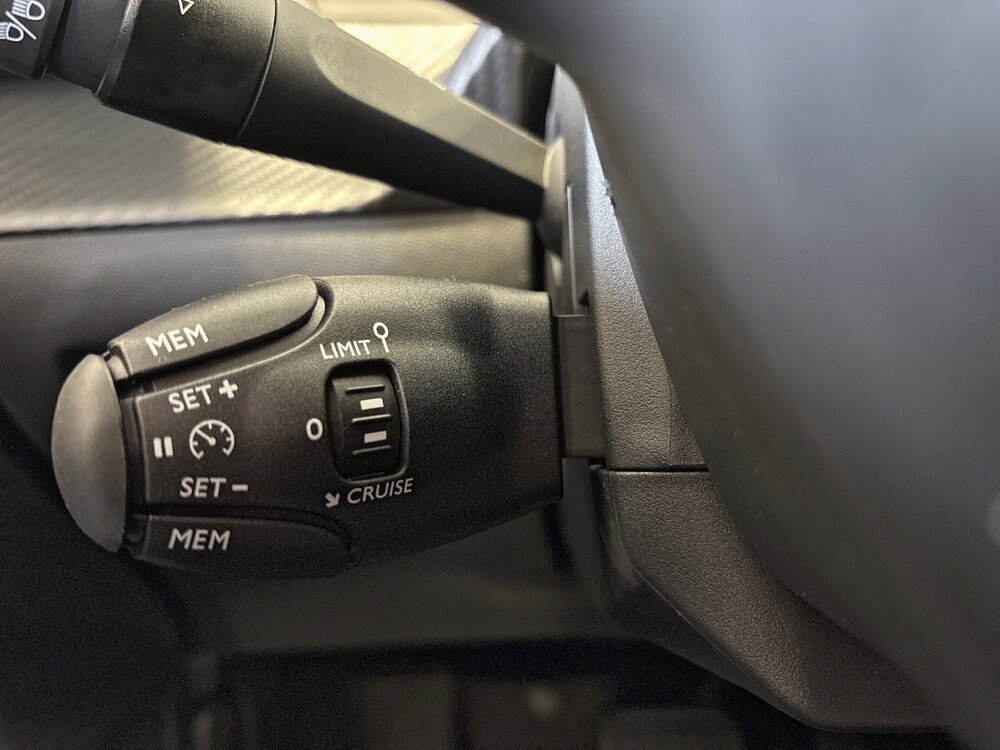 Occasion PEUGEOT 208 208 Hybrid 110 ch e-DCS6 - série spéciale EDITION