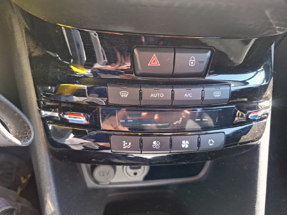 Occasion PEUGEOT 208 208 1.2 PureTech 82ch BVM5 - Allure