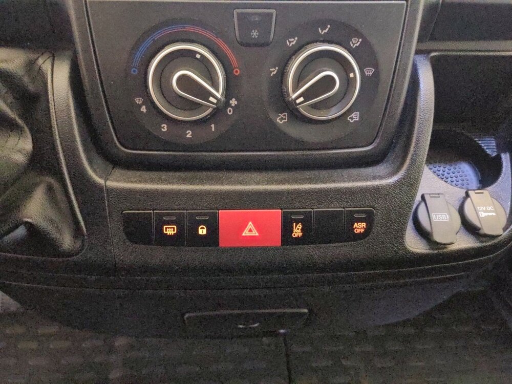 Occasion PEUGEOT Boxer BOXER TOLE 333 L2H2 BLUEHDI 140 S&S - ASPHALT