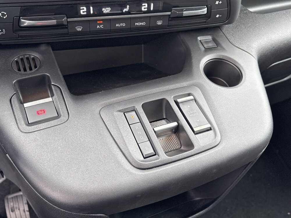 Occasion OPEL Combo Combo e-Life Taille M 136 ch & Batterie 50 kw/h - Elegance Pack