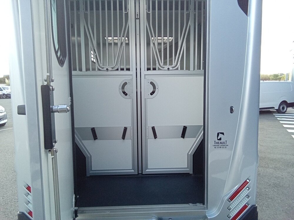 Occasion PEUGEOT Boxer BOXER VAN A CHEVAUX THEAULT 435 L3 HDI 165 - PREMIUM