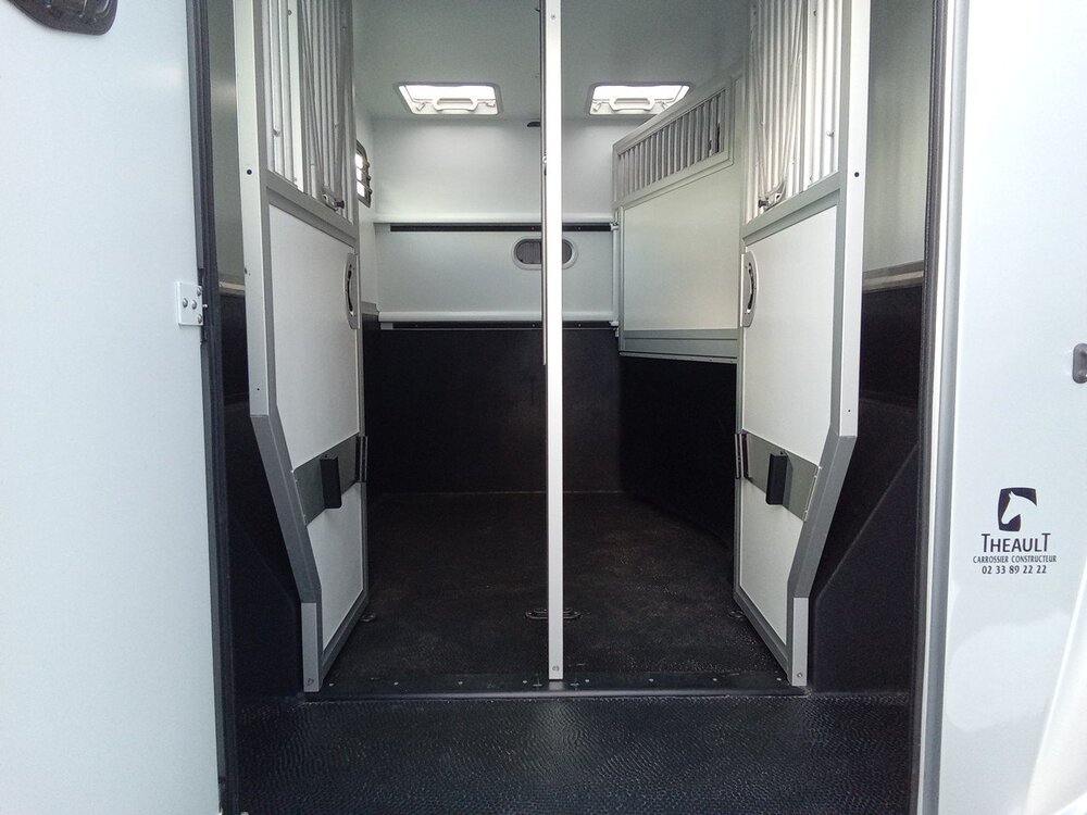 Occasion PEUGEOT Boxer BOXER VAN A CHEVAUX THEAULT 435 L3 HDI 165 - PREMIUM