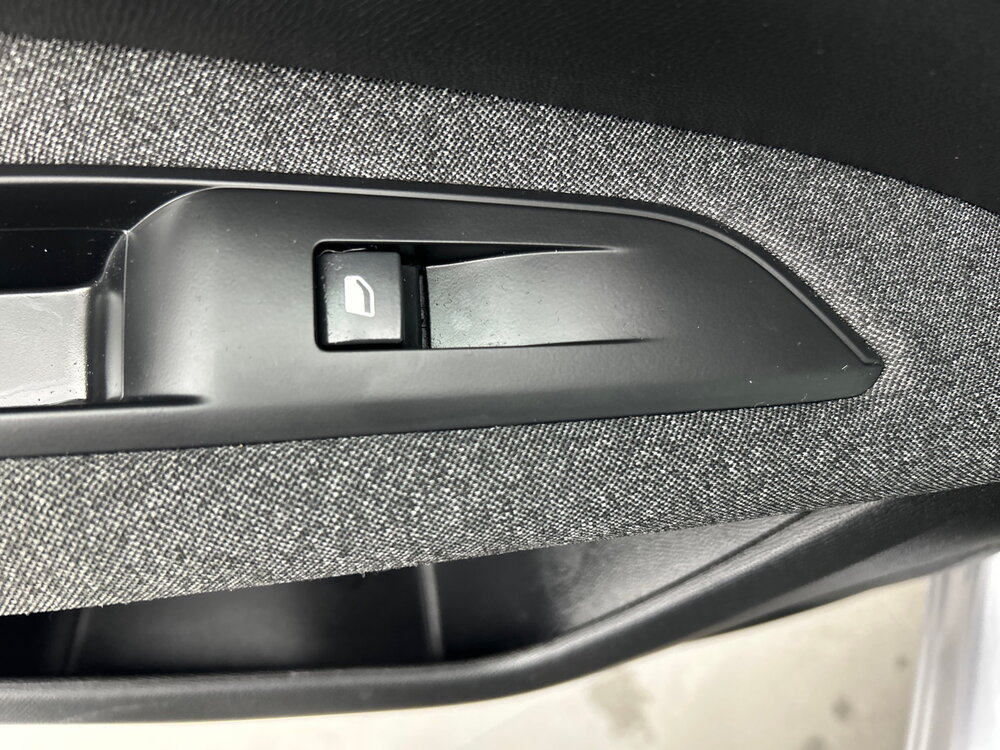Occasion PEUGEOT 3008 3008 Hybrid 180 e-EAT8 - Active Pack