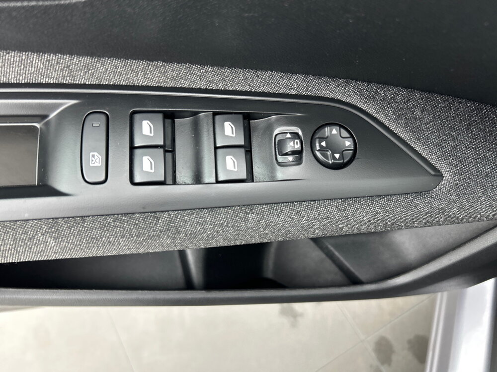 Occasion PEUGEOT 3008 3008 Hybrid 180 e-EAT8 - Active Pack