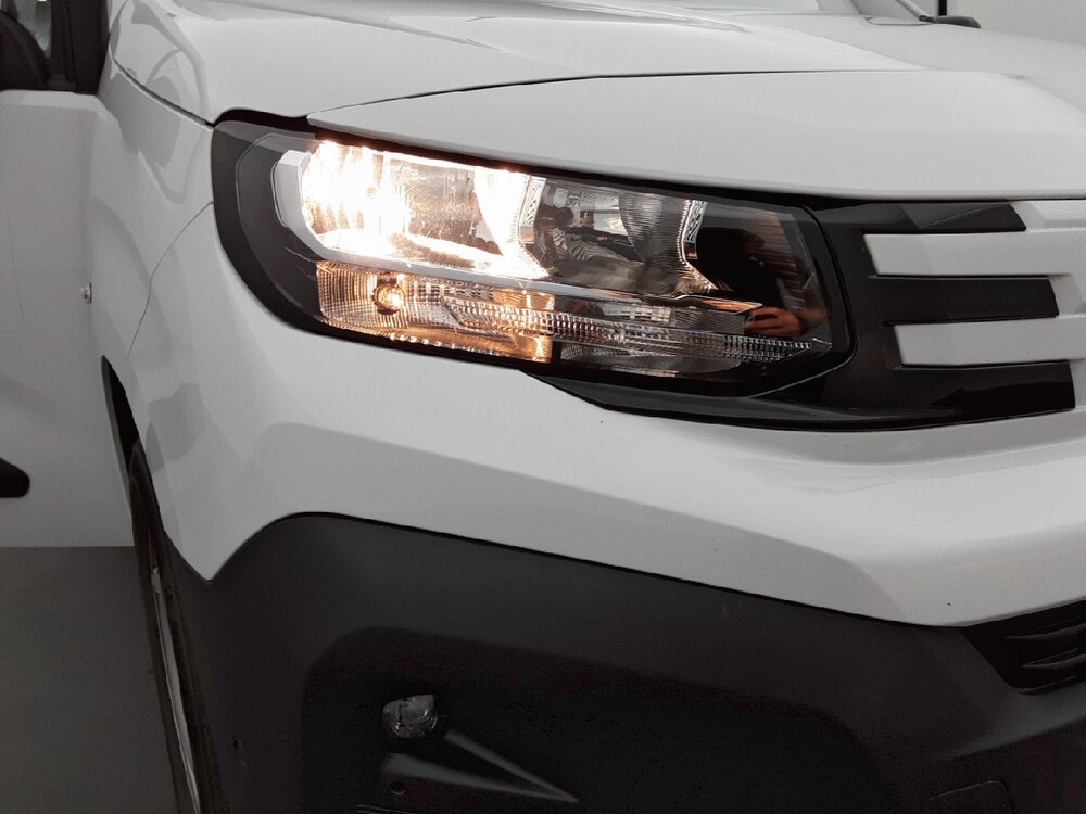 Occasion PEUGEOT Partner E-PARTNER FOURGON M 800 KG 136 CH BATTERIE 51 KWH