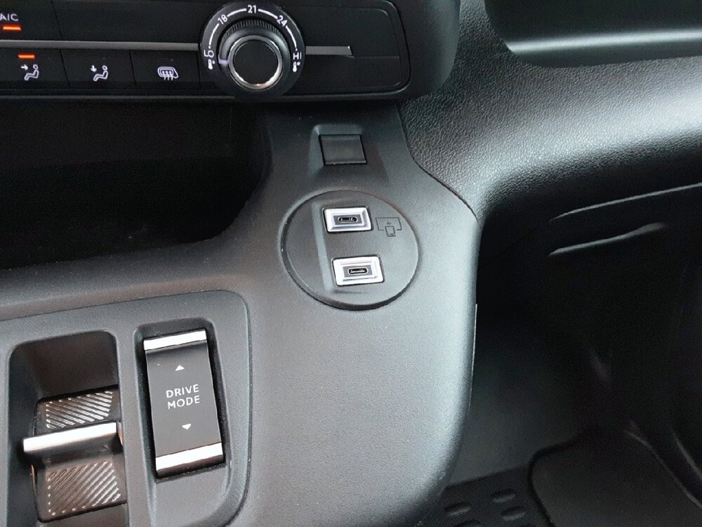 Occasion PEUGEOT Partner E-PARTNER FOURGON M 800 KG 136 CH BATTERIE 51 KWH