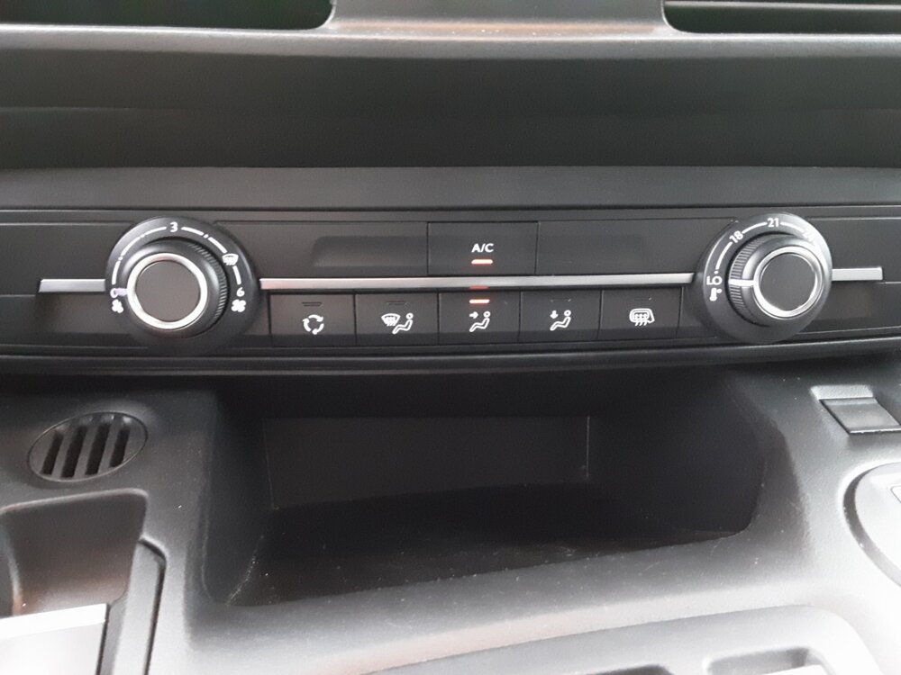 Occasion PEUGEOT Partner E-PARTNER FOURGON M 800 KG 136 CH BATTERIE 51 KWH