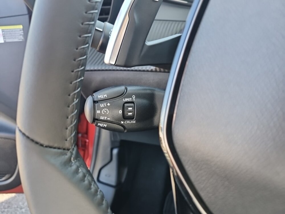 Occasion PEUGEOT 208 208 Hybrid 110 e-DCS6 - série spéciale ENVY