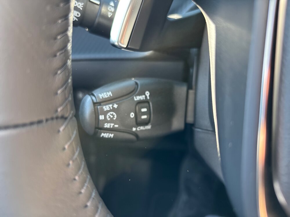 Occasion PEUGEOT 208 208 Hybrid 110 e-DCS6 - série spéciale ENVY